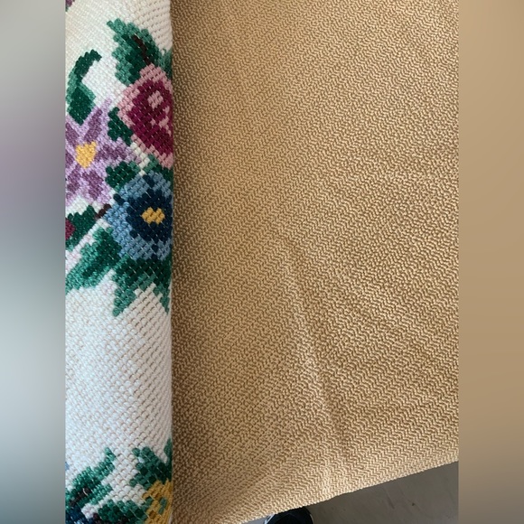 37.5” Round Rug - Picture 4 of 4